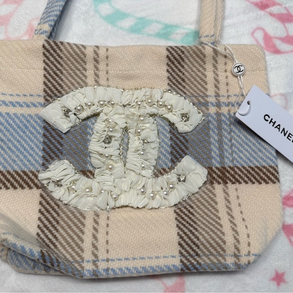 Chanel Cream and Blue Plaid Tote New VIP - Picture 1 of 7
